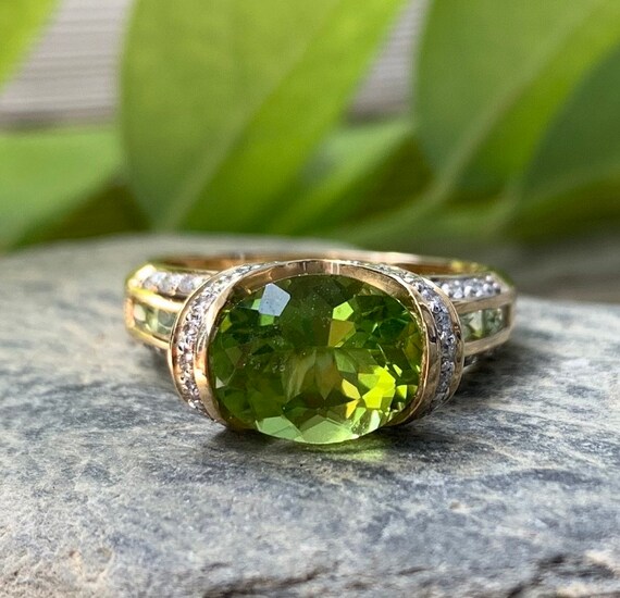 Vintage 14k Yellow Gold Peridot Diamond Hollywood