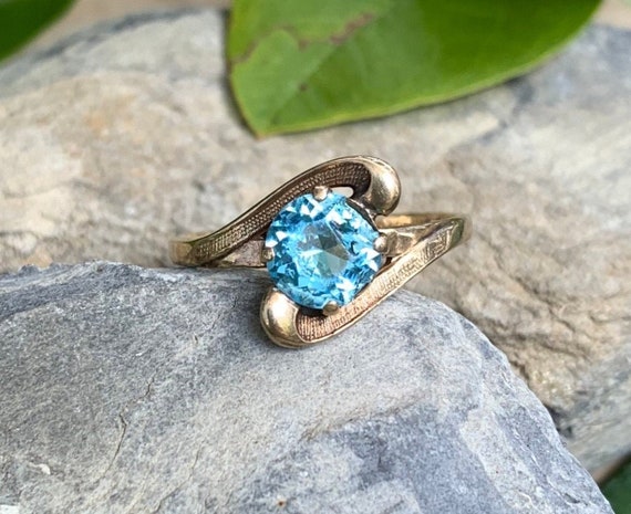 10k yellow gold blue topaz ring deals