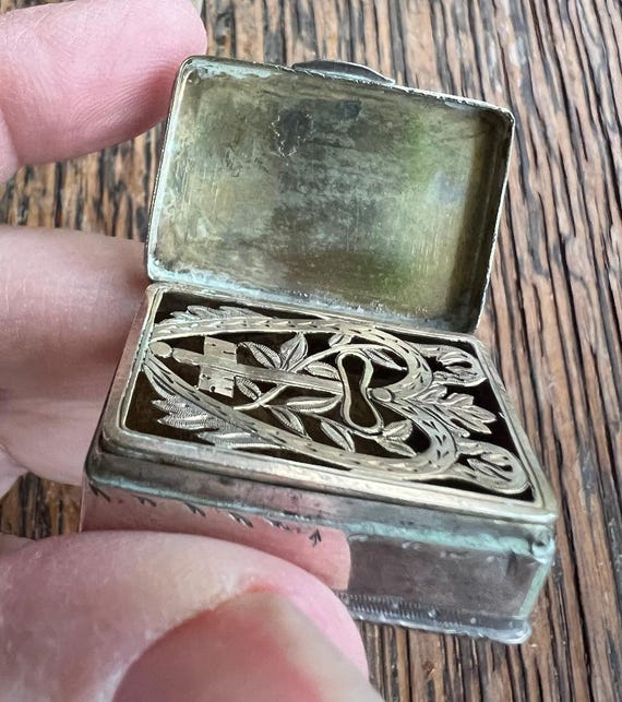 Antique Sterling Silver Vinaigrette: Heart Grille Scent Box