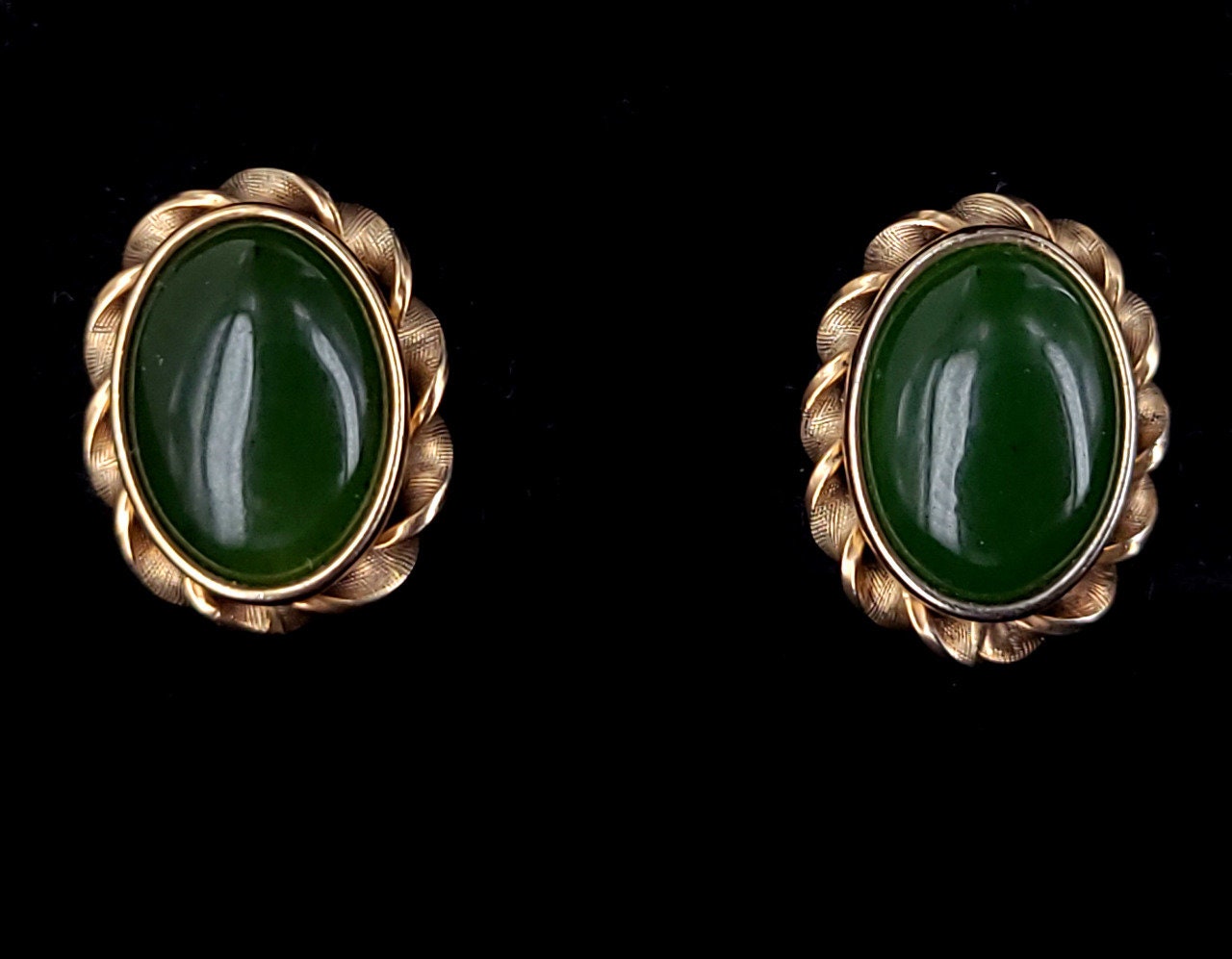 Vintage Krementz Gold Plate Dark Green Onyx Cabochon Screw Back Earrings .75” / Krementz Earrings / Gemstone Jewelry / Gemstone Earrings