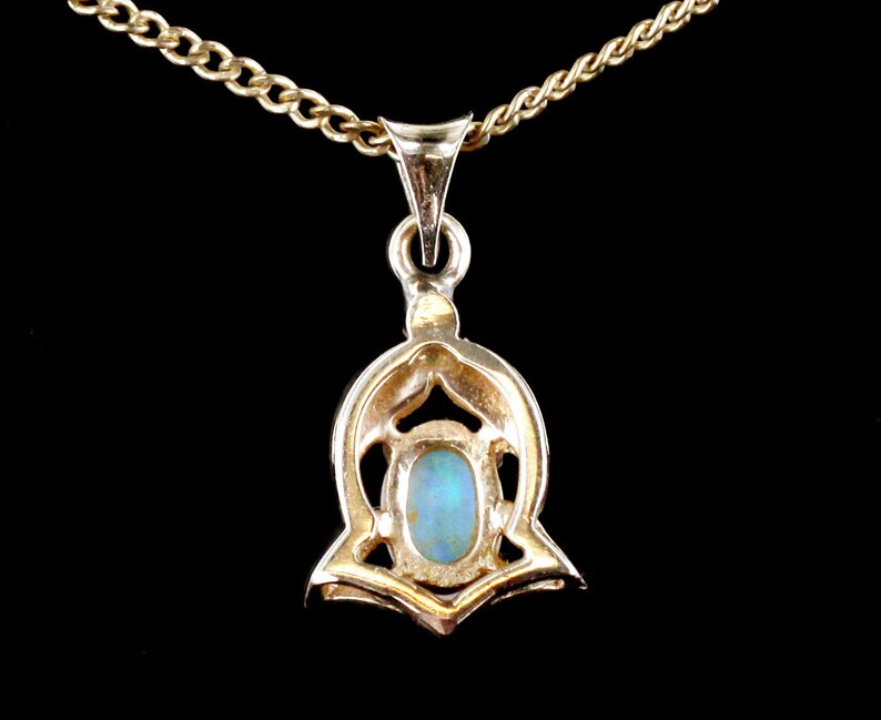 Vintage 14K Yellow Gold Diamond and Australian Jelly Opal Pendant Necklace 24