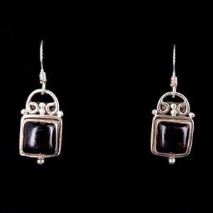 Vintage Sterling Silver Deep Red Garnet Cabochon Drop Dangle Earrings 1.25&quot; / Garnet Jewelry / Gemstone Jewelry / Gifts for her / Good Gift