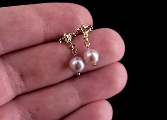 Small Cross Post Stud Earrings with Antique Finish Fleur-de-lis Design Small Cross Post Stud Earrings with Antique Finish Fleur-de-lis Design