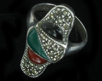 Vintage Deco Design 3 Stone Marcasite Sterling Silver Ring - Onyx/Green Agate /Carnelian - Size 5