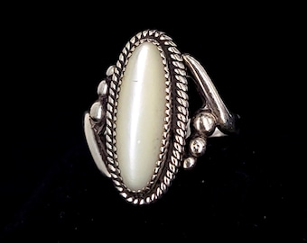 White Oval Mother of Pearl Ring in Sterling Silver Scallop - Etsy