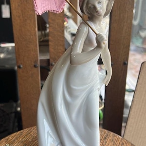リアドロ　希少　「アンジェラ」パラソルを持つ少女 ヴィンテージ　LLADRO Lladro Figurine Lady With Parasol - Etsy