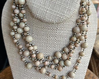 Collar vintage de cinco hilos con cuentas de vidrio Gripoix de Miriam Haskell