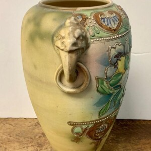 Antieke Art Deco Japanse Nouveau Moriage vaas, handbeschilderd, zeer grote staande vaas 38 cm hoog. afbeelding 2