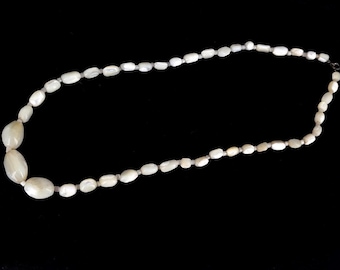 Vintage Art Deco Graduated Mother of Pearl MOP Beaded Necklace 20”
