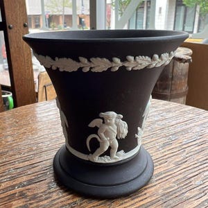 VTG Wedgwood Porcelain White on Black Jasperware Trumpet Bud Vase England Rare