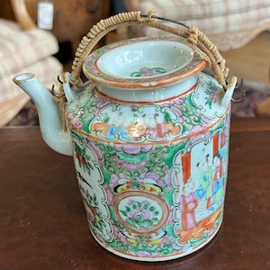Antique Chinese Qing Famille Rose Medallion Porcelain Teapot w/ Handles Canton/Rose Medallion/Rose Medallion/Rose Medallion/ Chinese Qing