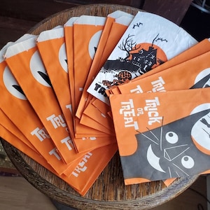 Vintage Lot of 23 Halloween Trick or Treat Gift Party Paper Bags/Original Packaging/1950&#39;s Halloween/1960&#39;s Halloween/ Gift/Good Graphics