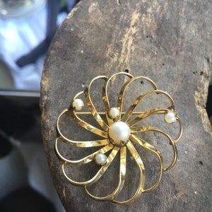 Vintage Deco 12K GF Gold Filled Sun Burst Classic 6.5mm X 4mm Pearls Pin Brooch/Sun Burst Pin/Classic Pearl Pin/Gold Filled Pin/GF Pin/ Gift