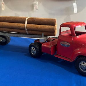 Camión maderero Tonka vintage de los años 50 con remolque: juguete de acero prensado