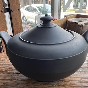 Antike Wedgwood Black Basalt Zuckerdose mit Deckel England 1868