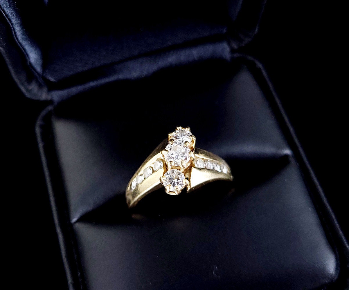 ★VINTAGE HOLLYWOOD★ [14K Gold] Bezel Round Cut Earrings_VH 14K Solid Yellow Gold Earrings, Round Bezel SetCZ, Leverback
