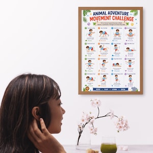 Op de afbeelding: Een ingelijste poster getiteld "Animal Adventure Movement Challenge" met kleurrijke illustraties van dierlijk ge&iuml;nspireerde oefeningen. De poster bevat tekst en afbeeldingen van verschillende oefeningen.