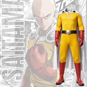 Peut inclure: Combinaison jaune avec ceinture noire, gants et bottes rouges. Le costume a une cape blanche et une fermeture éclair sur le devant. L'image a un fond de style manga et une illustration de personnage.