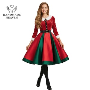 Puede incluir: Vestido rojo y verde con cuello blanco y cinturón negro. El vestido tiene mangas largas con puños blancos y una falda amplia. La parte superior es roja con lunares negros. Es un diseño festivo.