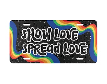 Muestra tu amor, difunde tu amor. Matrícula delantera GRiZ / Matrícula de vanidad arcoíris / Accesorio EDM para coche / Decoración LGBTQ+ para coche