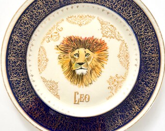 Leo Zodiac Decorative Plate – Lion Astrology Wall Plate – Cobalt Blue Vintage Style Decor – 10.25”