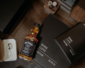 Personalised Matte Black Hip Flask – Engraved Wedding Gift for Groomsmen