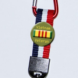 Carabiner keyring with Vietnam Veterans graphics charm on Patriotic Strap