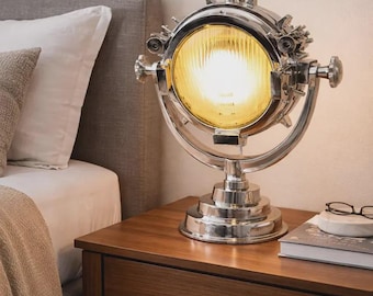 Lámpara de escritorio con foco náutico de aluminio y vidrio, hecha a mano / Lámpara de mesa vintage con reflector náutico
