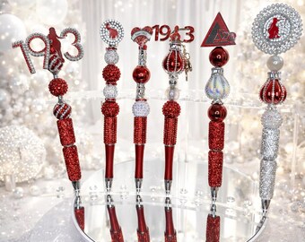 Bolígrafo personalizado con monograma de diamantes de imitación y cuentas: Elefante de inspiración griega, diseño de 1913 en rojo y blanco.