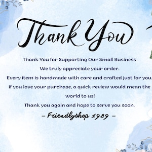 以下が含まれることがあります： 青、ピンク、緑の色合いの水彩画の花柄デザインのサンキューカード。カードには、エレガントな筆記体で「Thank You」の文字と、小規模ビジネスをサポートしてくれたことへの感謝のメッセージが書かれています。