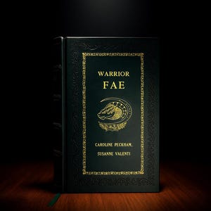 Op de afbeelding: Een donkergroen hardcover boek met de titel "WARRIOR FAE" met gouden letters en decoratieve randen. Het boek heeft een gouden illustratie van een gehoornd wezen. De namen van de auteurs, Caroline Peckham en Susanne Valenti, staan ​​ook afgebeeld.