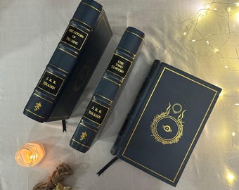 La trilogía de El Señor de los Anillos de J.R.R. Tolkien, edición encuadernada en piel.