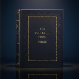 Puede incluir: Un libro de tapa dura azul oscuro con letras doradas y detalles decorativos. El t&iacute;tulo "THE PROLOGUE FROM OHRID" se muestra en la portada. El libro tiene detalles dorados y est&aacute; sobre una superficie reflectante.