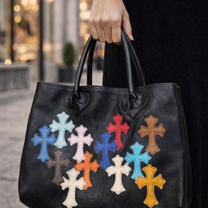 Svart läderväska med flerfärgat korsmönster – Handgjord statement-shopper