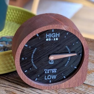 WiFi Connected Analog Tide Clock: Handcrafted, Hardwood, Accurate Tides for your local beach Bild 8