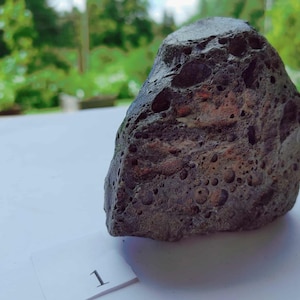 Obsidian/volcanic stone