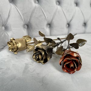 Ewiges Eisen-Rosen-Set, ewiges Blumenstrauß aus Metall, Hochzeitsgeschenk 6 Jahre, einzigartige Eisenskulptur, für immer Rosen, Geschenk zum 6