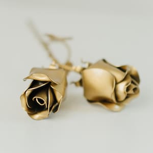 Forged double iron roses, metal gold and black flowers, forever rose, 6th anniversary gift, eternal roses, unique gift for mom, wrought iron