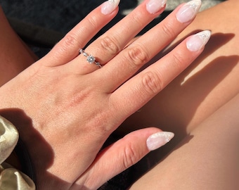 Handmålade pärlglitternaglar med fransk tip | Brudnagelset