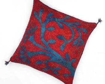 Felted cushion cover, red and blue with flower, 50 x 50 cm (19,68" x 19,68")