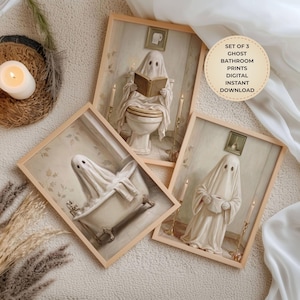 Peut inclure: Un ensemble de trois impressions murales encadrées représentant des fantômes dans une salle de bain. Un fantôme lit sur des toilettes, un autre est dans une baignoire et le troisième tient du papier toilette. Le texte indique SET OF 3 GHOST BATHROOM PRINTS DIGITAL INSTANT DOWNLOAD.