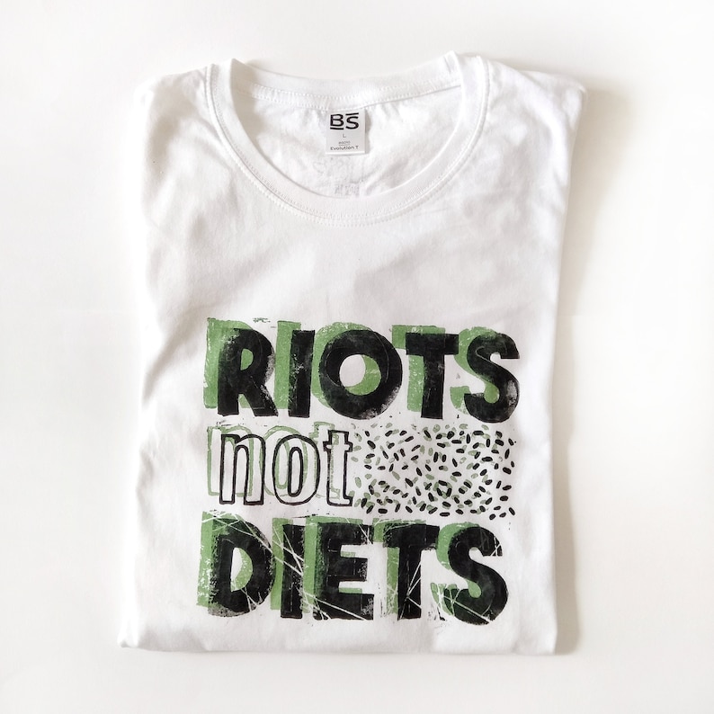 TSHIRT UNISEX handprinted motto riots not died-white with green quote