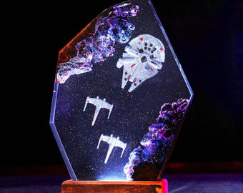Millenium Falke & X-Wing Epoxidharz Lampe: Star Wars Galaxy Dekor
