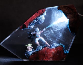 Lámpara de resina para diorama Mand.al.orian / Lámpara de noche personalizada de Star Wars Darth Lord Vader para escritorio / Regalo único de Navidad y personalizado