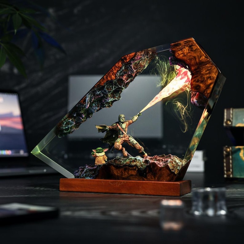 Lampa z żywicy Mand.al.orian Diorama | Niestandardowa lampka nocna z motywem Dartha Lorda Vadera z Gwiezdnych Wojen | Wyjątkowy prezent świąteczny i spersonalizowany zdjęcie 16