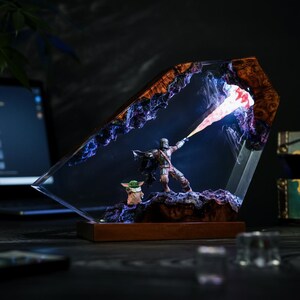 Lampa z żywicy Mand.al.orian Diorama | Niestandardowa lampka nocna z motywem Dartha Lorda Vadera z Gwiezdnych Wojen | Wyjątkowy prezent świąteczny i spersonalizowany zdjęcie 17