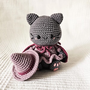 Halloween heks kat, gehaakte amigurumi zwarte kat speelgoed, heks kat amigurumi – DIY Halloween gehaakte kat cadeau, schattige heks kat knuffel