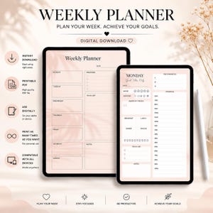 Könnte beinhalten: Ein digitaler Wochenplaner auf zwei Tablets mit hellrosa Hintergrund. Der Planer enthält Abschnitte für tägliche Aufgaben, Prioritäten, To-Do-Listen und Zeitpläne. Der Text umfasst WEEKLY PLANNER, PLAN YOUR WEEK, ACHIEVE YOUR GOALS und DIGITAL DOWNLOAD.