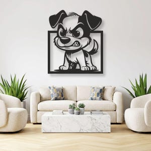 Peut inclure: Une décoration murale en métal noir représentant un chien de style dessin animé avec une expression en colère, encadré dans un rectangle. Le chien a de grands yeux, des oreilles pointues et une dent visible, en silhouette noire.