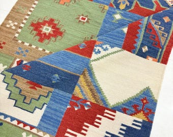 Kilim Dhurrie Rug: Handwoven Bohemian Decor